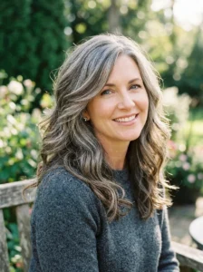 Gray blending highlights hairstyle